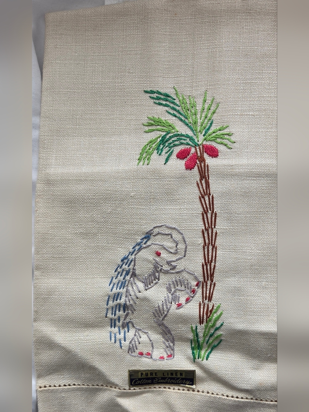New Vtg Set Of 3 Linen Embroidered Tea/ Hand towels